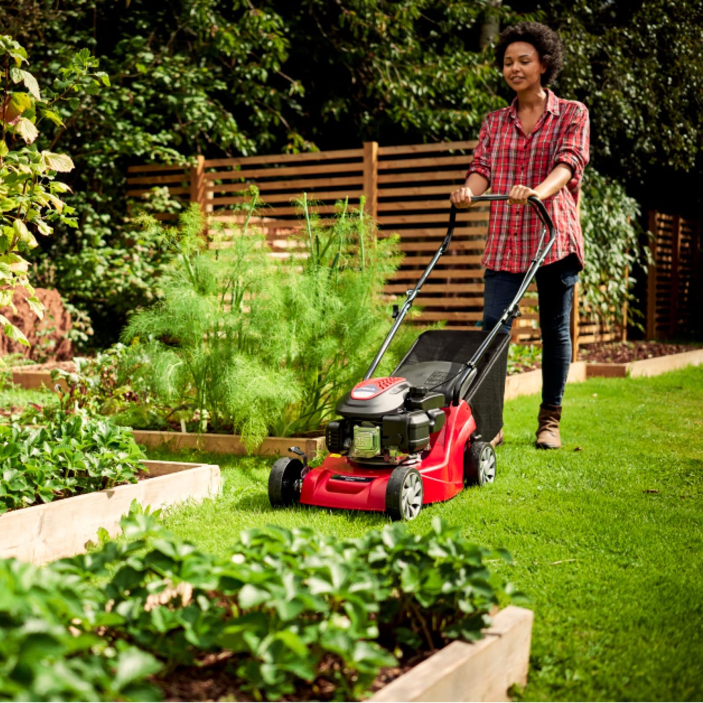 Mountfield HP41 Petrol Lawnmower, Hand-propelled, 39cm cutting width, 123cc ST120 Autochoke petrol engine, Up to 250m², Includes 40L grass collector