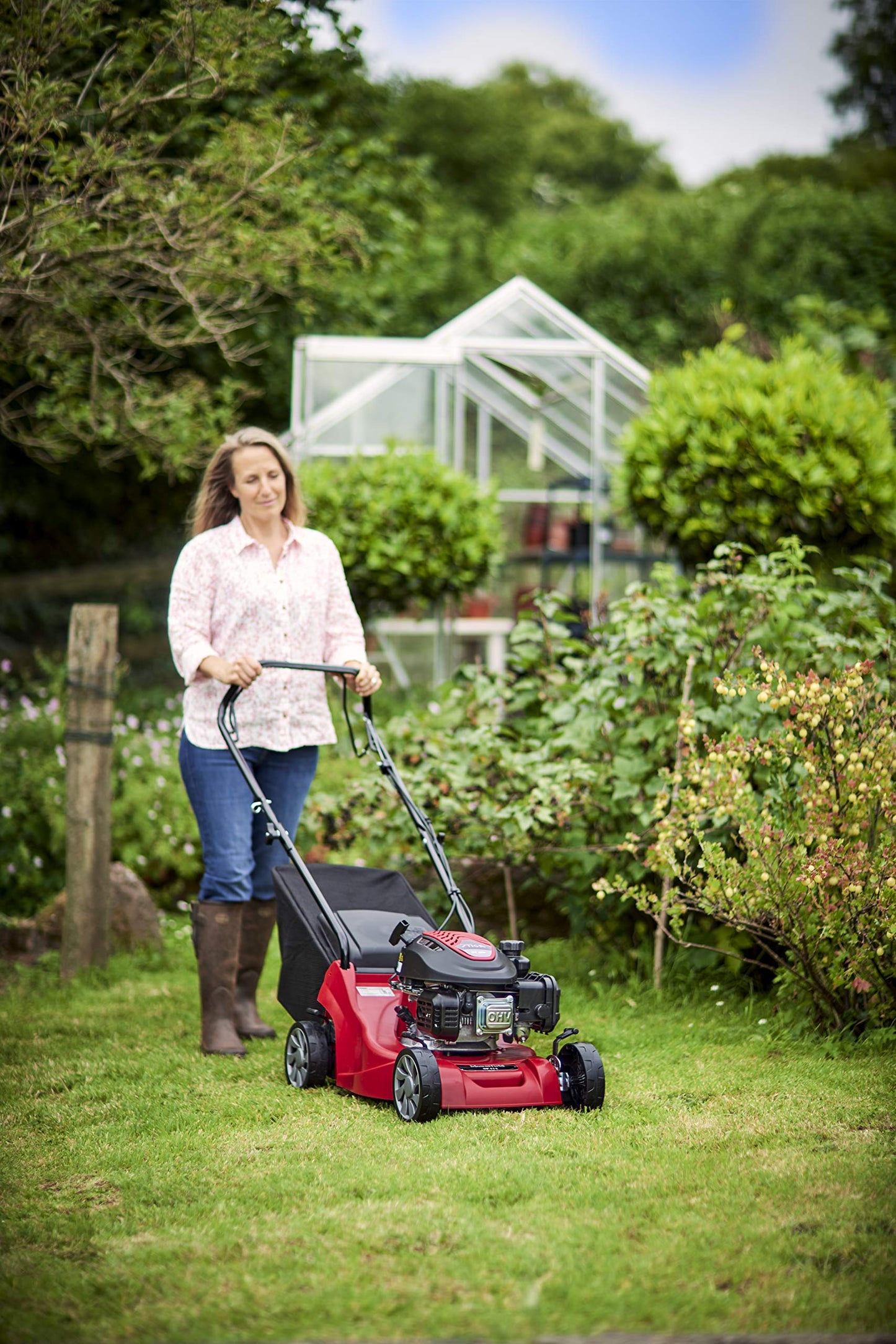 Mountfield HP41 Petrol Lawnmower, Hand-propelled, 39cm cutting width, 123cc ST120 Autochoke petrol engine, Up to 250m², Includes 40L grass collector